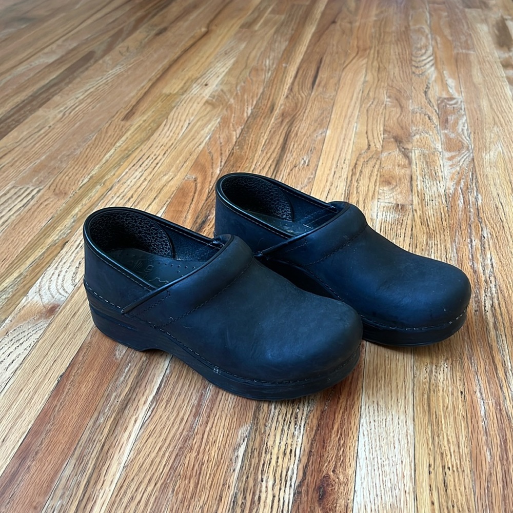 Dansko clogs- Womens 35 (5) Black